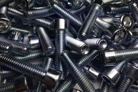 你真的了解內(nèi)六角螺栓和外六角螺栓嗎？華隆科普！